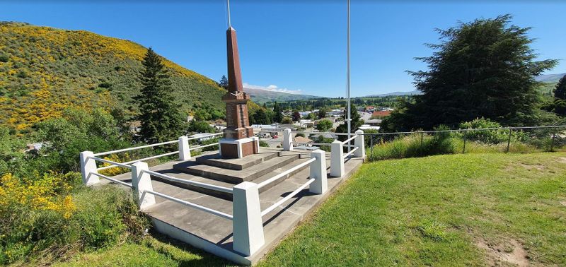 King George V Memorial Park - memorial at the top_800x378
